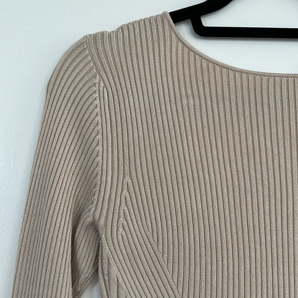 Banana Republic scoop back sweater - Picture 5 of 10